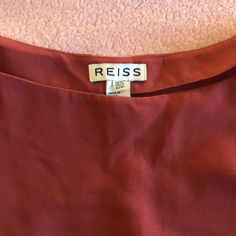 Reiss cold shoulder with pretty tie detail on each sleeve. Size 8. EUC